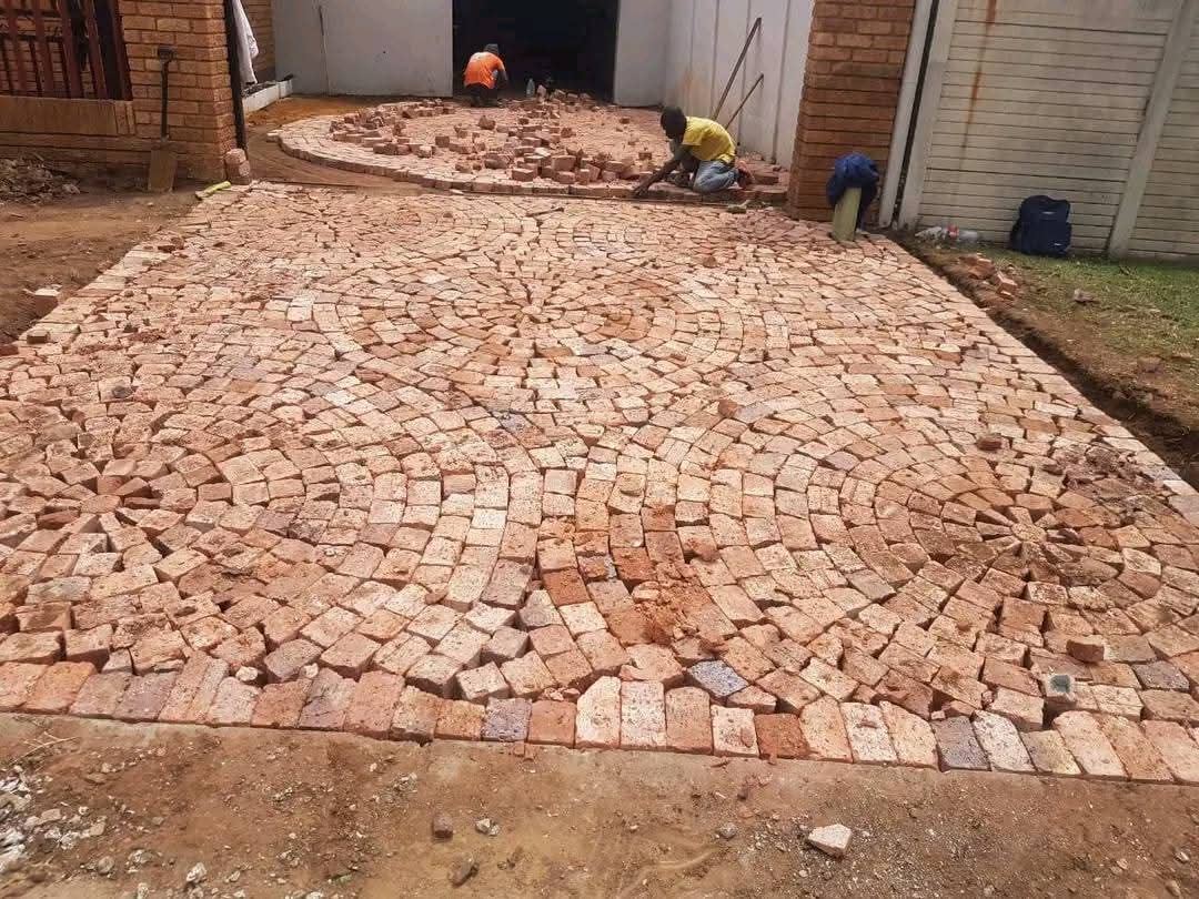 Clay cobble paving laid to a residential driveway